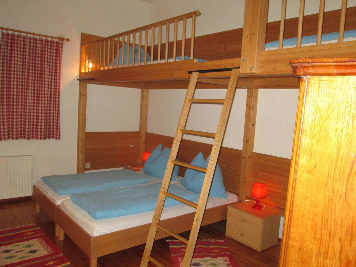 Kotschach-Mauthen Schloss Manndorf Gaestehaus מראה חיצוני תמונה