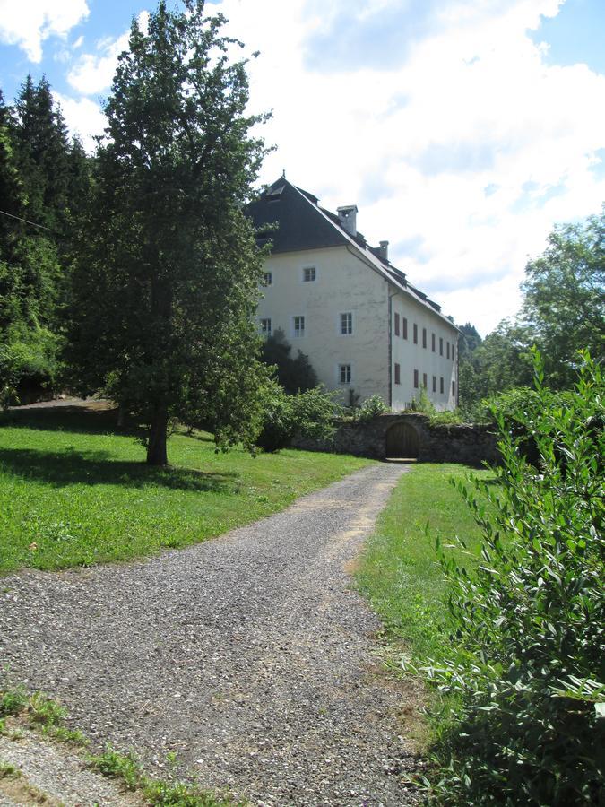 Kotschach-Mauthen Schloss Manndorf Gaestehaus מראה חיצוני תמונה